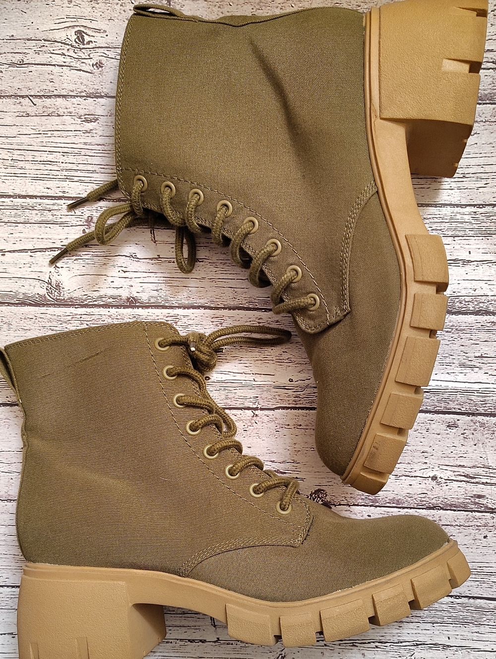 Universal Thread Olive Lace-Up Chunky Sole Boots